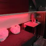 Nuit Insolite Sur L'eau Au Port De *