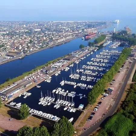 Hotel en barco Nuit Insolite Sur L'eau Au Port De Ouistreham